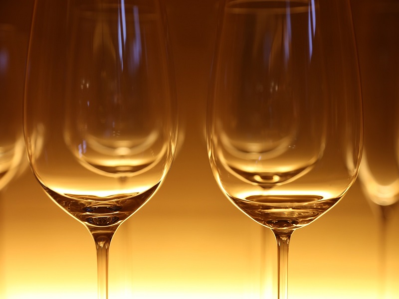 Header image for health benefits of wine listicle